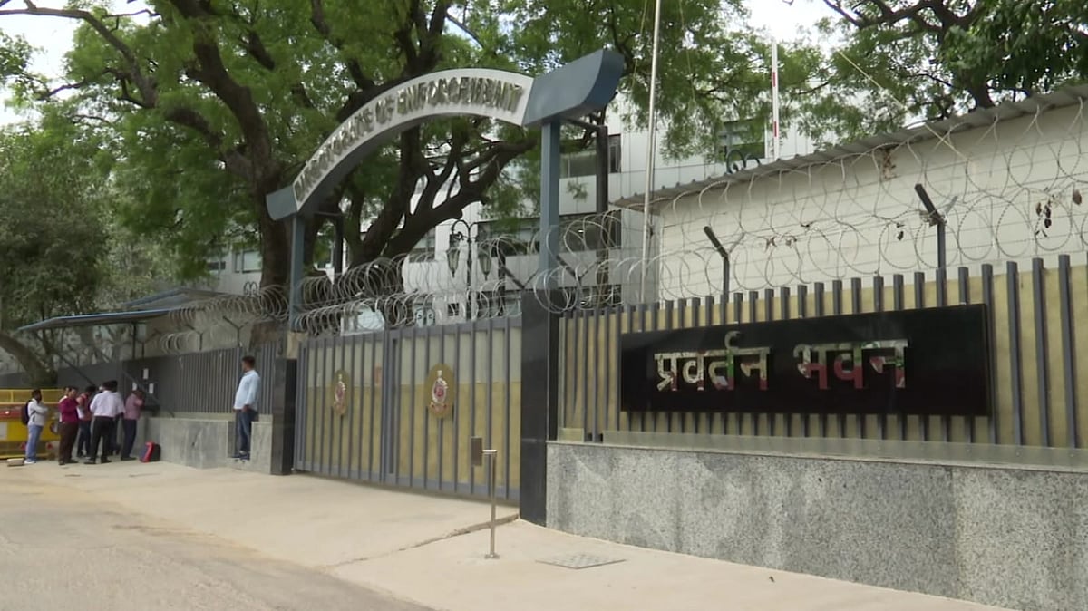 PTI : ED raids premises linked to Samajwadi Party MLA Irfan Solanki in Kanpur 