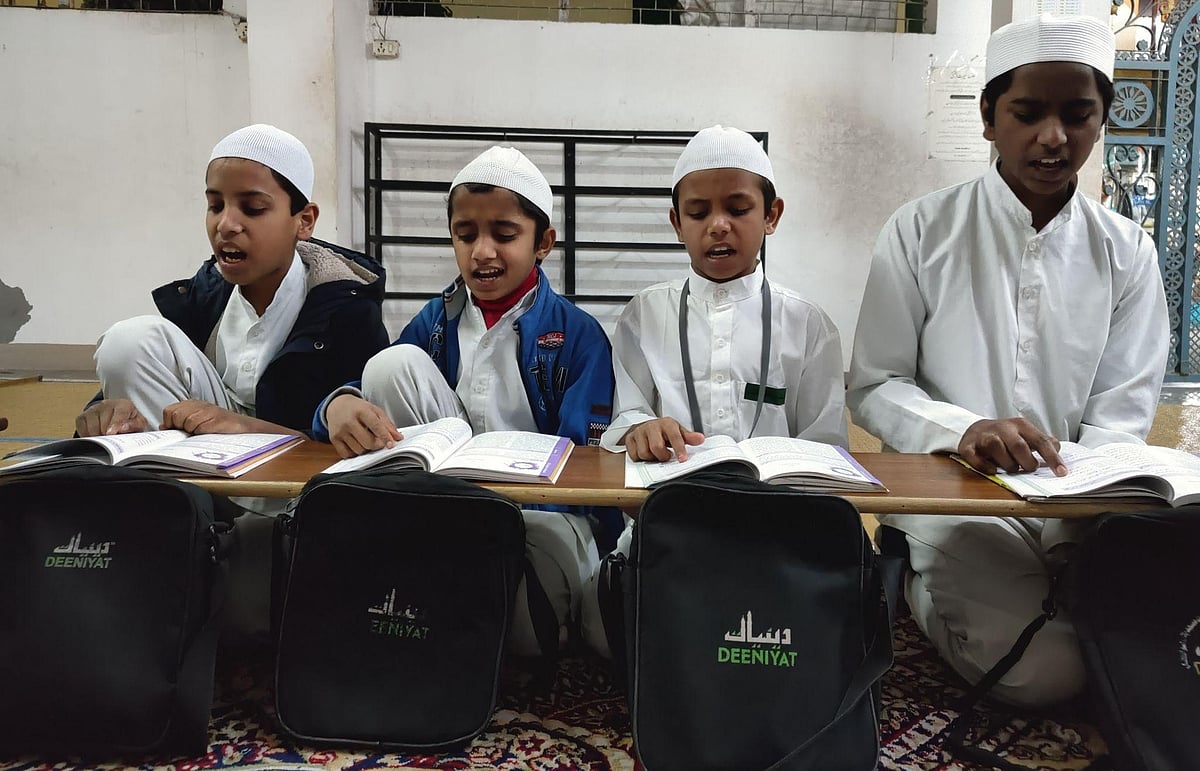 A group of children reciting Hadiths 