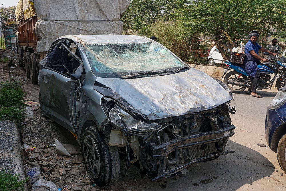 Road accident in Delhis Ghazipur area
