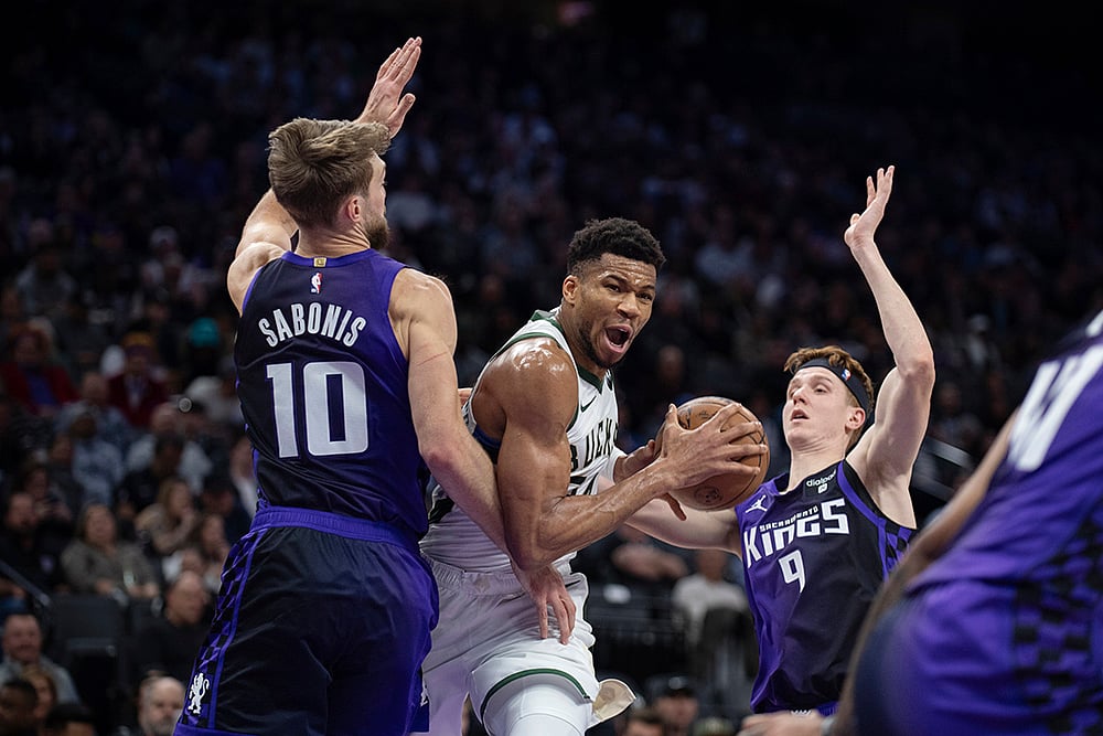 NBA 2023-24: Sacramento Kings vs Milwaukee Bucks