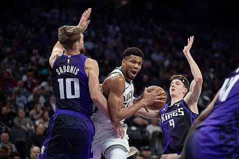 NBA 2023-24: Sacramento Kings vs Milwaukee Bucks