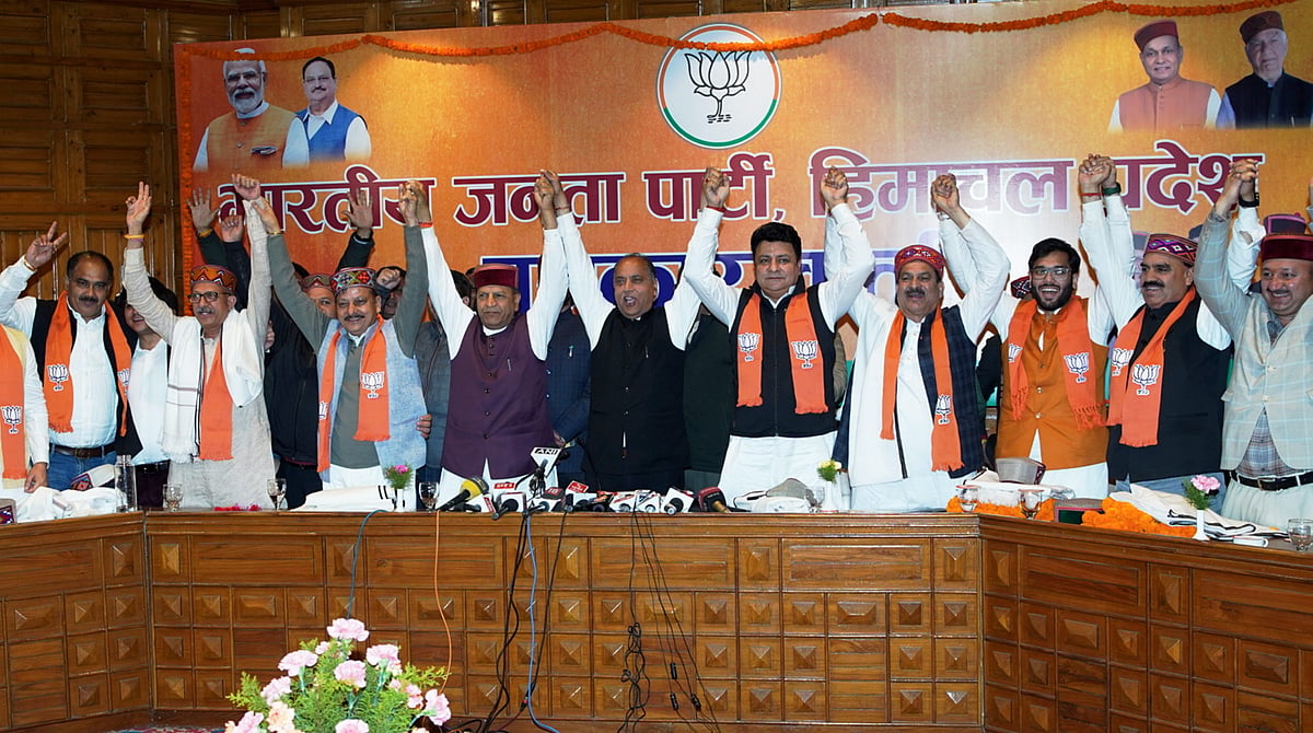 PTI : Himachal's BJP leadership with disqualified Cong MLAs and independent MLAs who joined BJP|