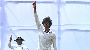 X/Oam_16 : TN Skipper R Sai Kishore in Ranji Trophy action.