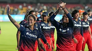 PTI/Shailendra Bhojak : RCB-W take a victory lap after beating UP Warriorz.