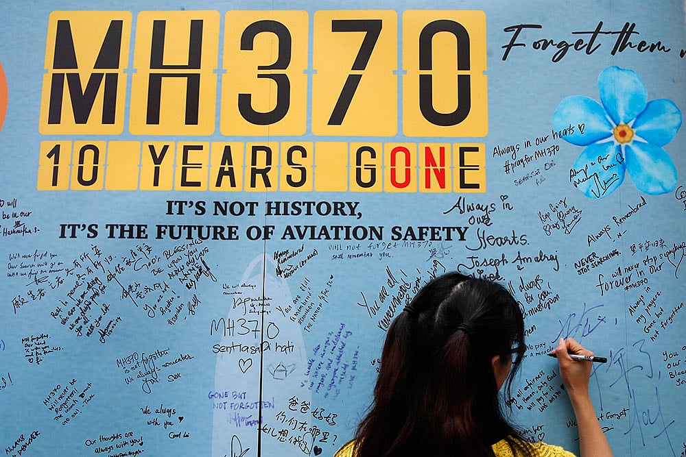 A woman writes well messages on the message board