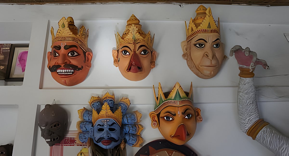 Photo-Wikimedia commons : Colourful Masks of different mythological characters that is made at Majuli District of Assam. These masks are being showcased and sold during SARAS MELA 2021 at Guwahati. 