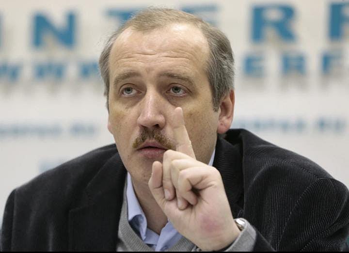 AP : Editor-in-chief of renowned Russian newspaper detained for discrediting Russian armed forces