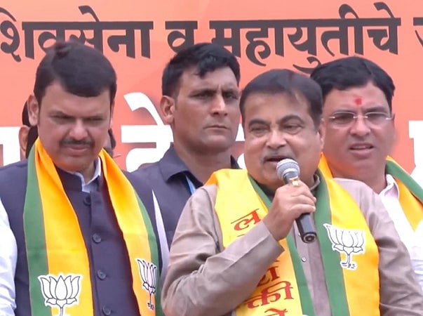 Lok Sabha Election News: BJP leader and Union Minister Nitin Gadkari during a roadshow with Devendra Fadnavis in Maharashtra's Nagpur on Wednesday  - X/@BJP4Maharashtra