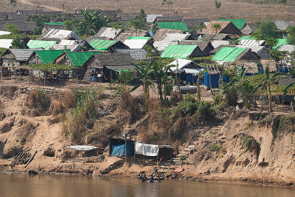 | Photo: AP/Sakchai Lalit : Thailand Myanmar Aid