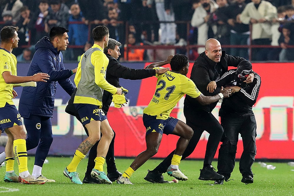 Turkish League: Trabzonspor vs Fenerbahce