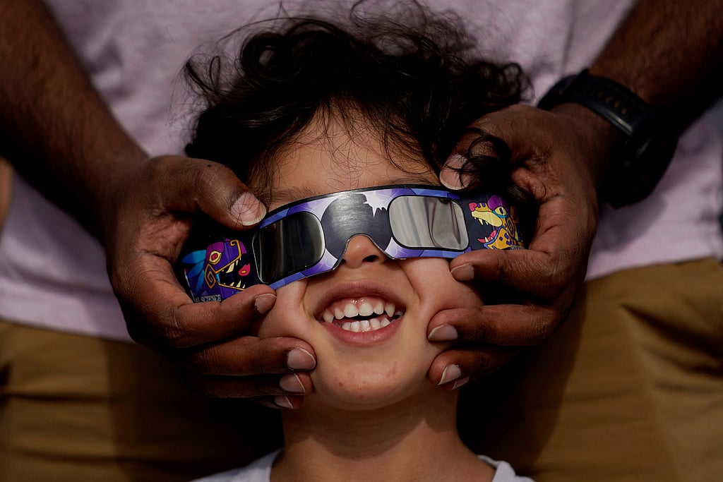 Eric Gay/ AP : Solar Eclipse Glasses