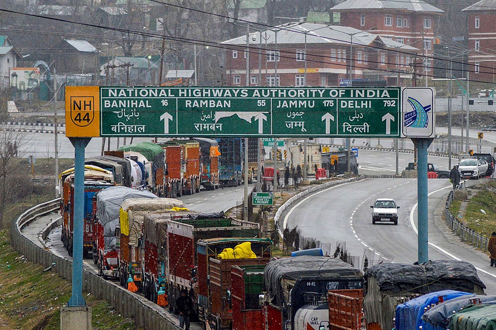 J&K highway closed for traffic