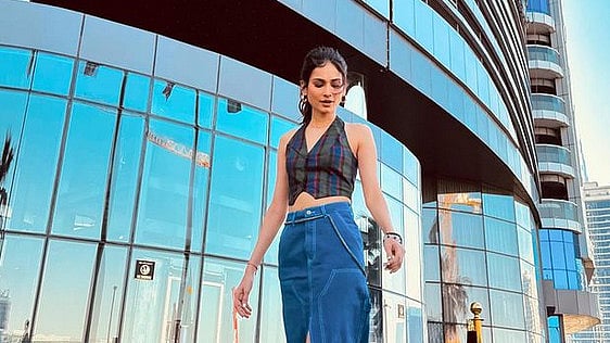 Instagram : Aneri Vajani