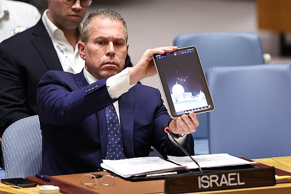 Getty's Images : Israeli Ambassador to the UN Gilad Erdan shows a video of drones and missiles heading toward Israel during a United Nations Security Council meeting on April 14.