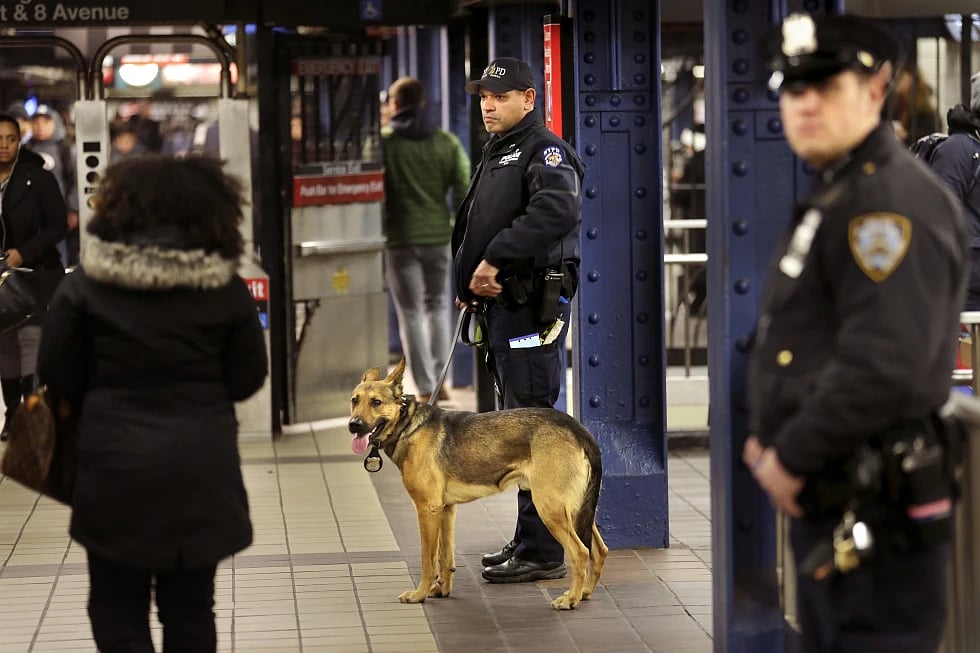 AP : Cops on duty in US. (File photo-Representational image) |