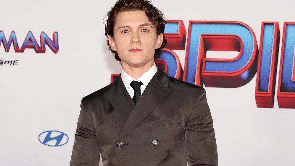 X : Tom Holland 