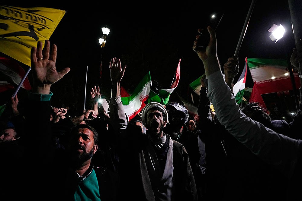 Photo: AP/Vahid Salemi : Iran Mideast Tensions
