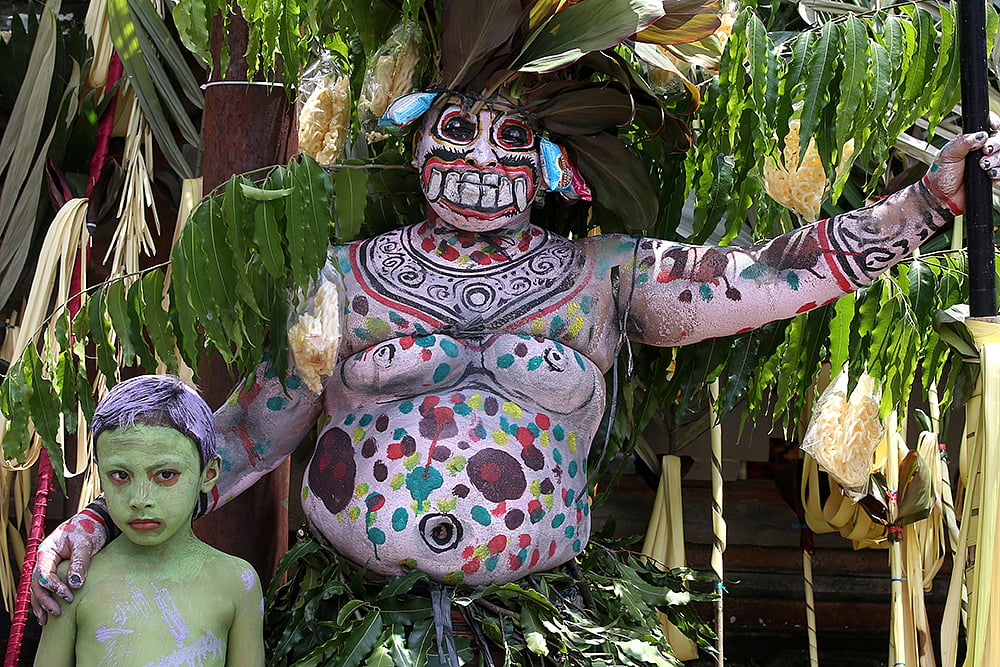 | Photo: AP/Firdia Lisnawati : Ngerebeg Parade in Bali