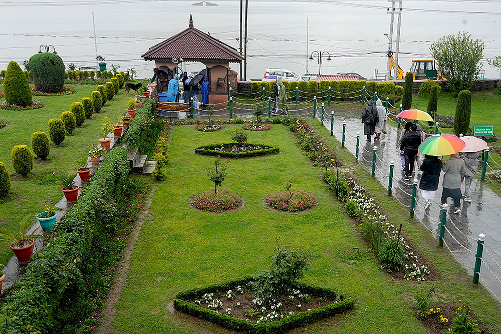 Weather: Rains in Srinagar