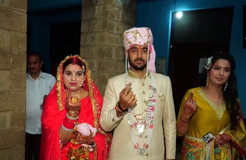 X/@ANI : A newly married couple headed straight to cast their vote in Jammu and Kashmir's Udhampur |