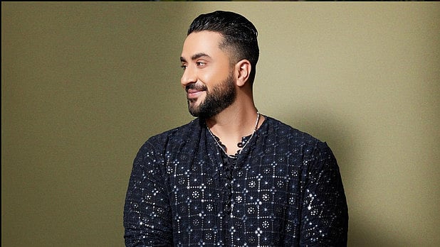 Instagram : Aly Goni 