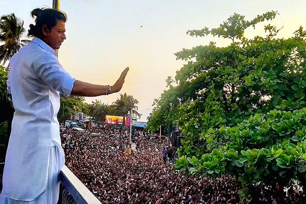 SRK celebrates Eid-ul-Fitr