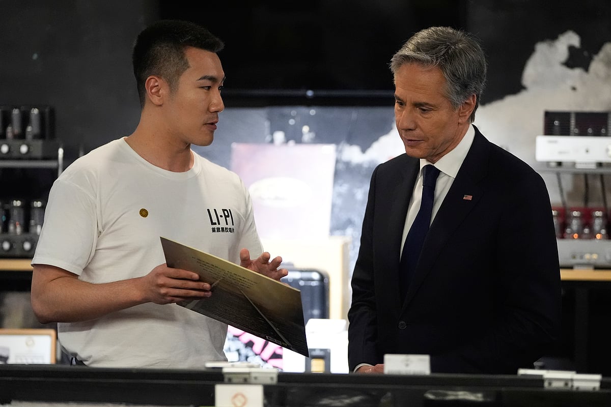 Mark Schiefelbein/AP : U.S. Secretary of State Antony Blinken in China | 