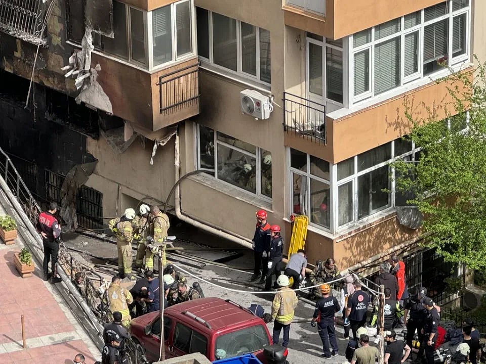 AP : Fire fighters at Turkey's nightclub |