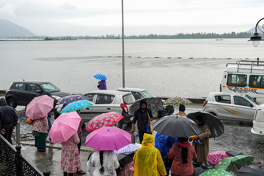 Weather: Rains in Srinagar