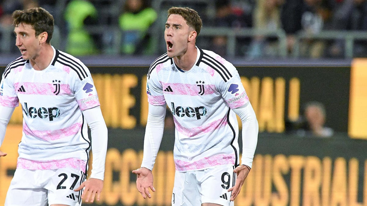 Gianluca Zuddas/LaPresse via AP/PA : Dusan Vlahovic celebrates scoring for Juventus in their 2-2 draw at Cagliari.