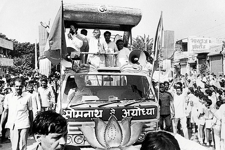 The Yatra Politics: Advani started his rath yatra from Somnath to
Ayodhya on September 25, 1990 - Photo: HT