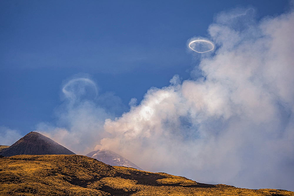 | Photo: AP/Giuseppe Di Stefano : Italy Etna Volcano
