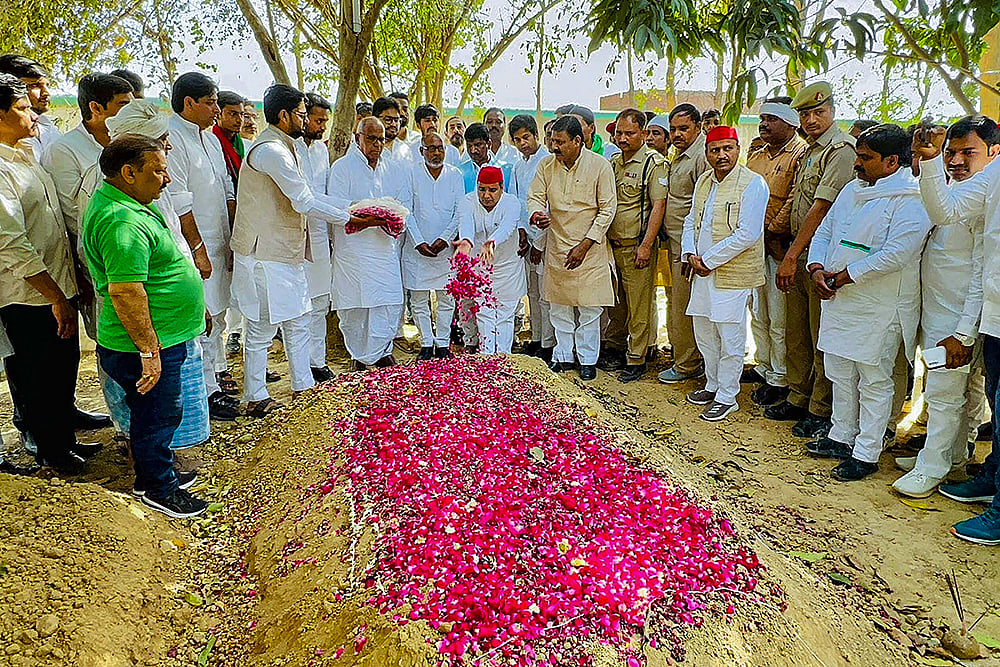 Dharmendra Yadav at Mukhtar Ansaris house