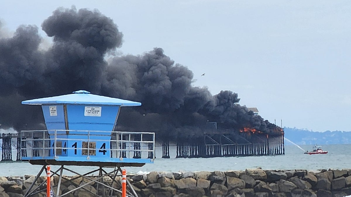 Massive fire broke out on Oceanside Pier in San Diego. - X