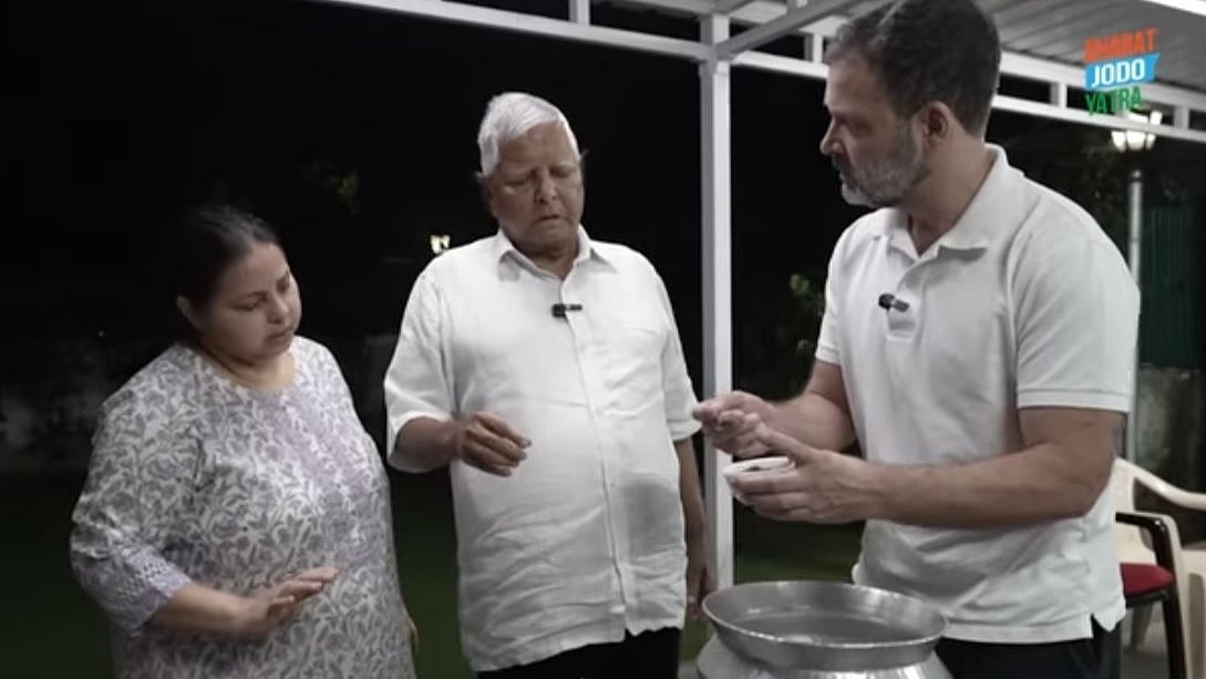 RJD leader Lalu Yadav and Congress leader Rahul Gandhi cooking |  - Youtube Screengrab/Rahul Gandhi
