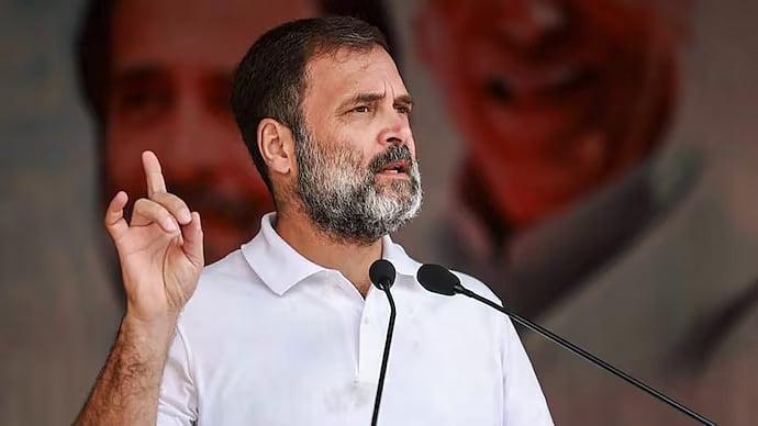 PTI : Congress MP Rahul Gandhi conducts massive road show in Kodiyathur |