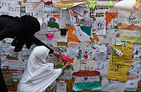 Hamraaz's Poetry Weaves Personal With Political Getty Images : Students draw painting while Muslim women stage a Shaheen Bagh like protest against CAA and NRC at Mumbai central, on February 4, 2020 in Mumbai, India.