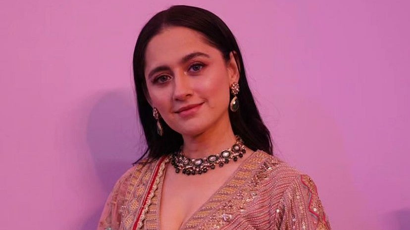Instagram : Sanjeeda Shaikh
