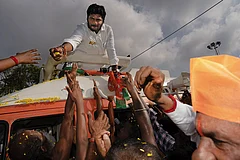 Photos: Manpreet Romana : Gaining Ground: BJP candidate Annamalai at a roadshow on the
outskirts of Coimbatore