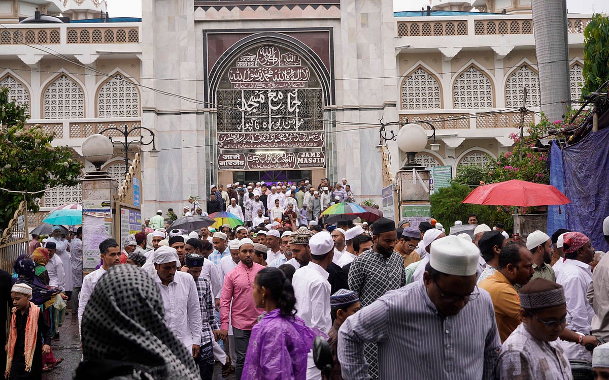 Dinesh Parab/ Outlook : Muslim devotees in Jama masjid, Nagpur during Ramadan.