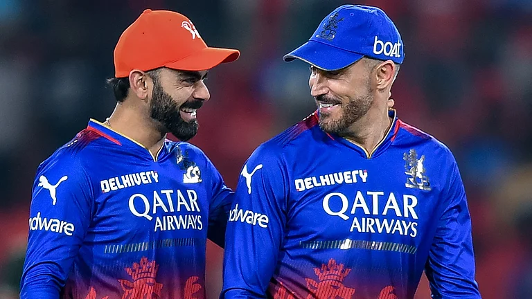 Virat Kohli (L) played a big part in RCB's win - null