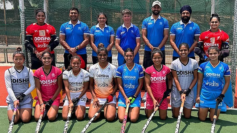 India National Women's Hockey squad with former star players. - X | Hockey India