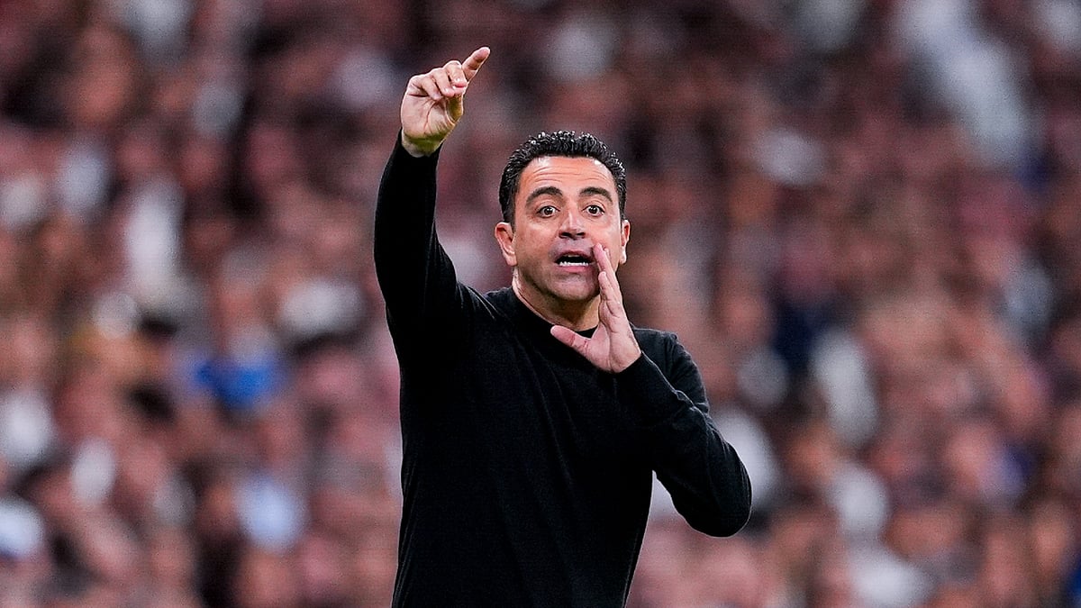 Xavi is staying at Barcelona. - null