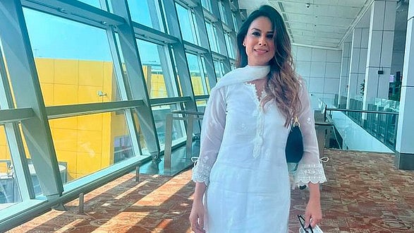 Instagram : Nia Sharma