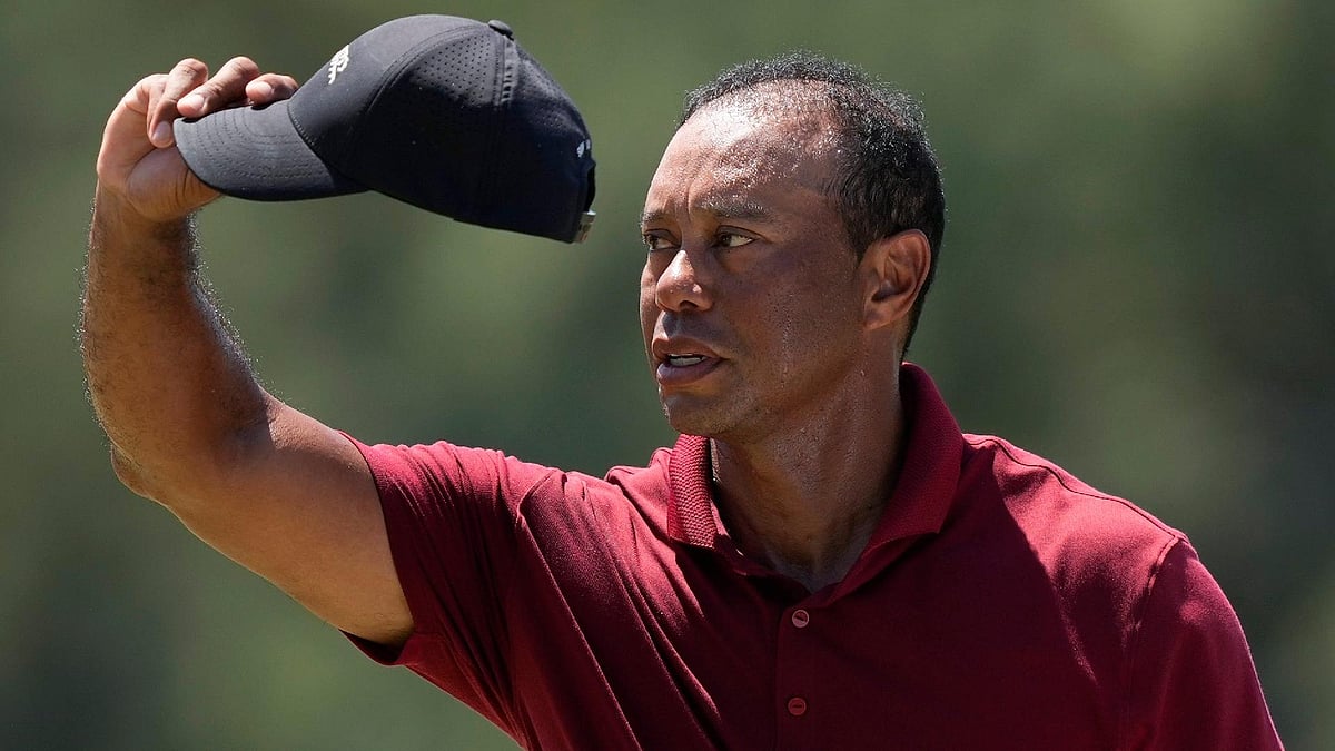 David J. Phillip/AP : Tiger Woods waves after his final round in the 88th Masters.