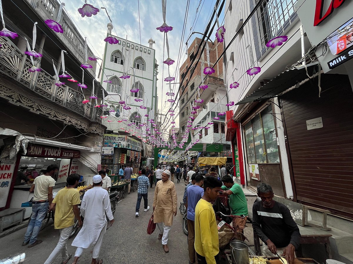 a street connecting Sabzibagh to the Nichalki sadak