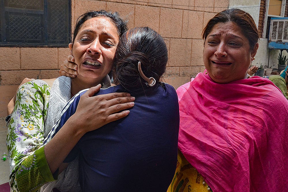 Madanpuri wall collapse victims relatives