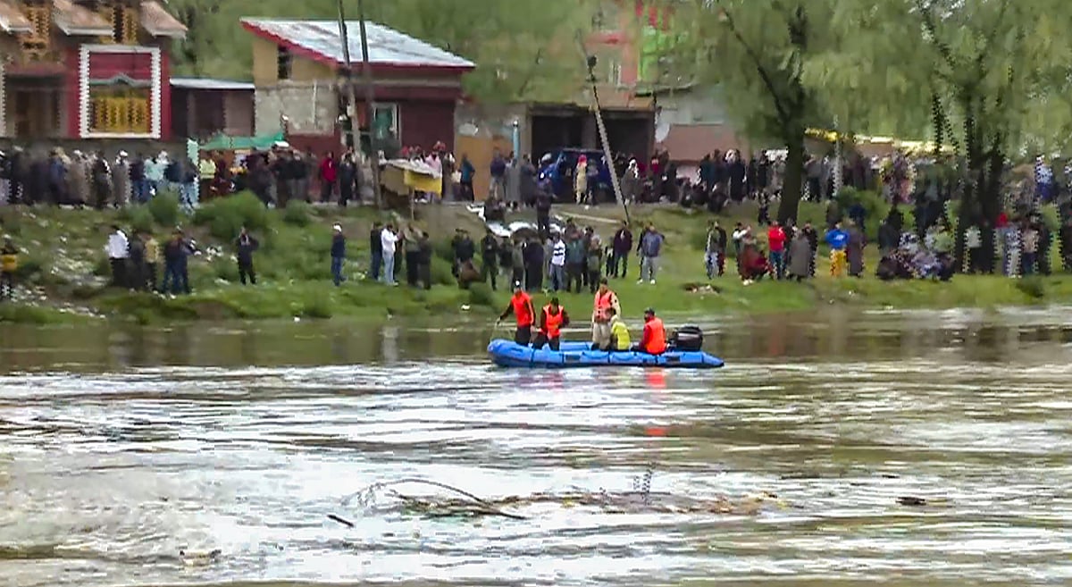 PTI : The administration has also closed schools in flood-prone areas and suspended traffic on the Srinagar-Jammu highway due to the rising water levels.