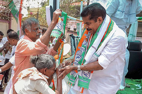 Adoor Prakash campaigns for LS polls