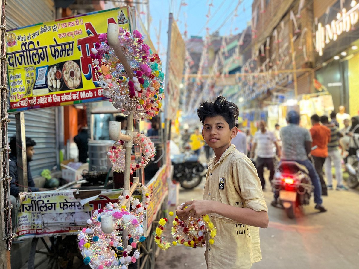 Shahnawaz selling tiaras